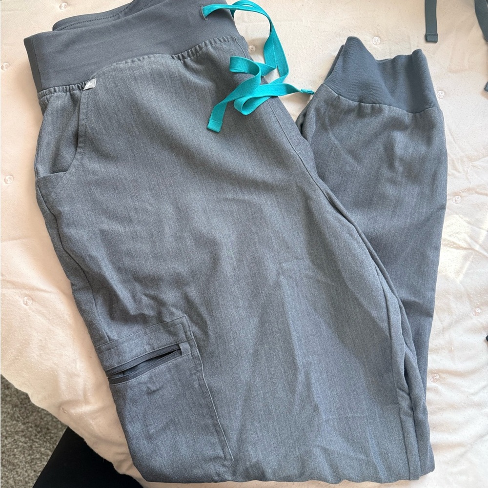 Graphite High Waisted Zamora Jogger Scrub Pants™